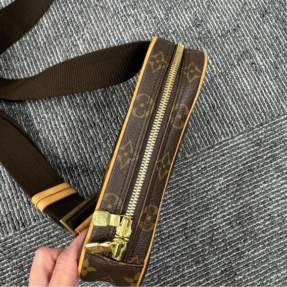LOUIS VUITTON MONOGRAM POCHETTE GANGE BUM BAG CROSSBODY - Picture 11 of 16